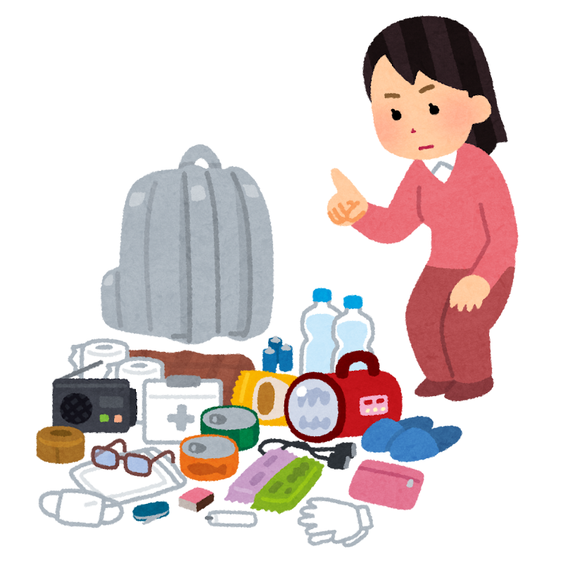 避難リュックを点検する女性